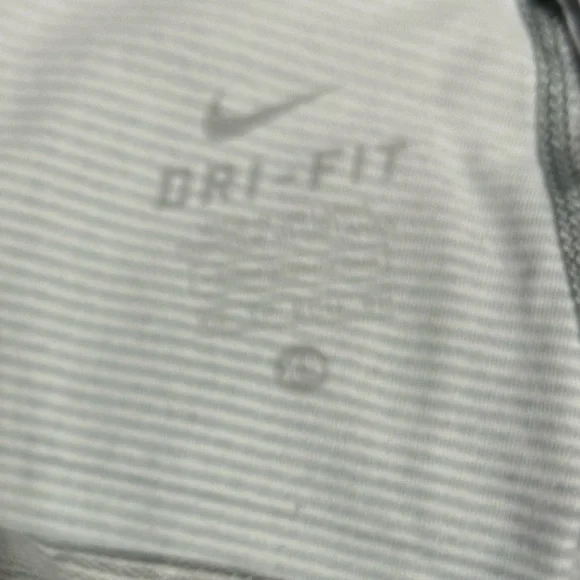 NIKE Womens Dri-Fit Legendary Horizon Capri Leggings in Black White Size XSmall - Picture 4 of 5